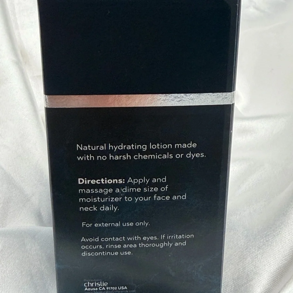 Gentlemen’s Daily Face Moisturizer - Black and White